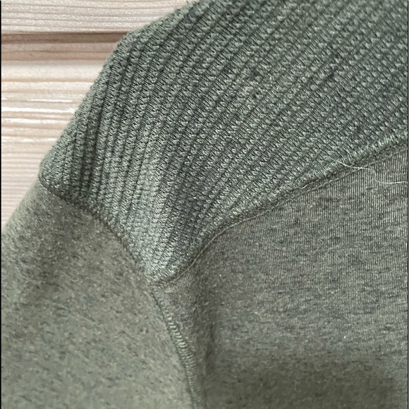 Express mens medium green tshirt textured on back and by sleeve used like new - Picture 3 of 4